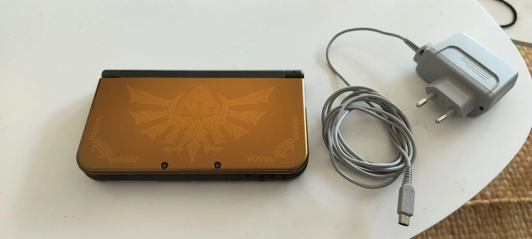 Nintendo New 3DS XL The Legend of Zelda: Hyrule Limited Edition