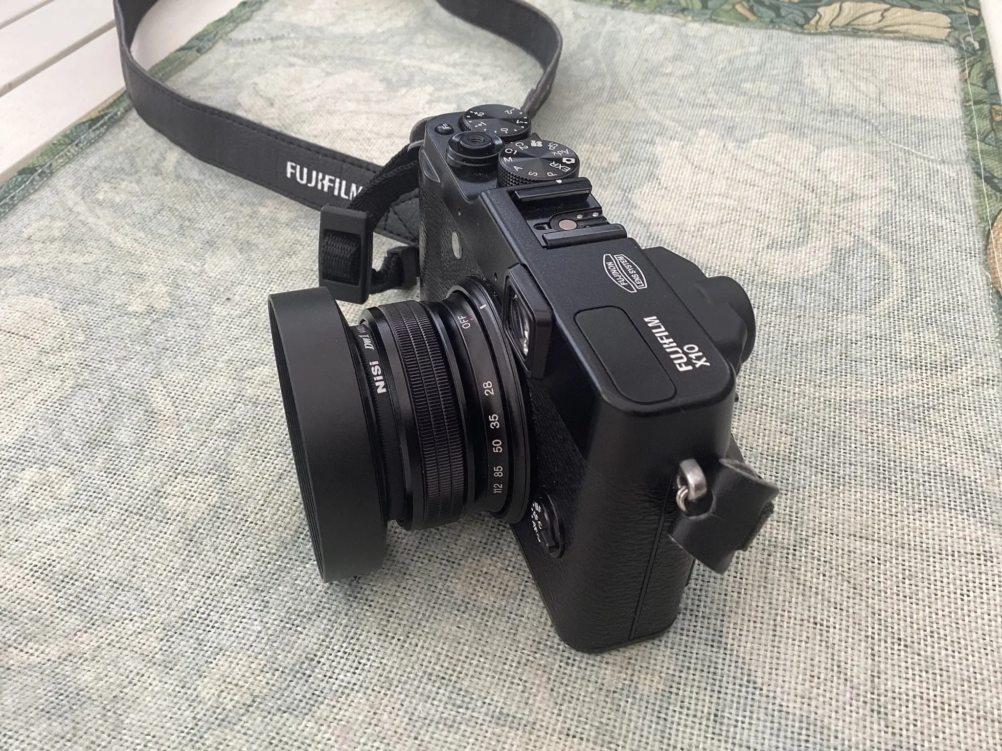 Fujifilm X10