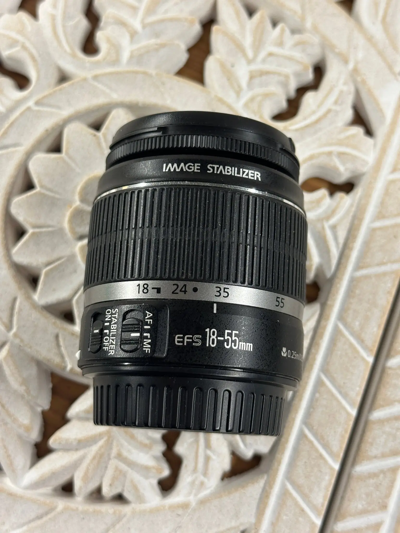 Canon EF-S 18-55mm f/3.5-5.6 IS