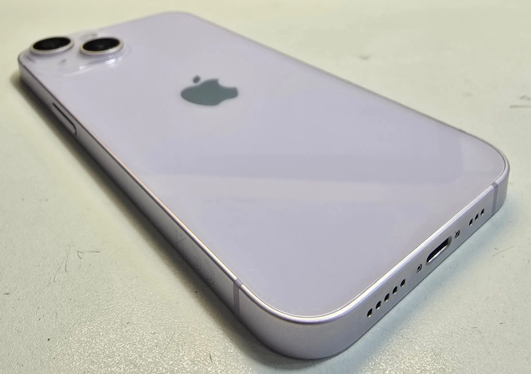 Apple iPhone 14