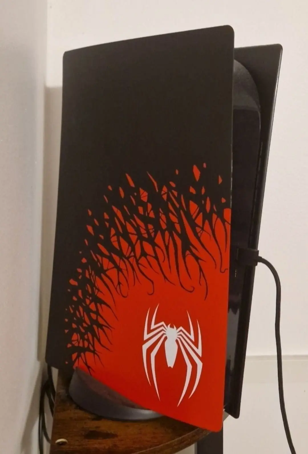 Sony Playstation 5 disc med Spider-Man plates