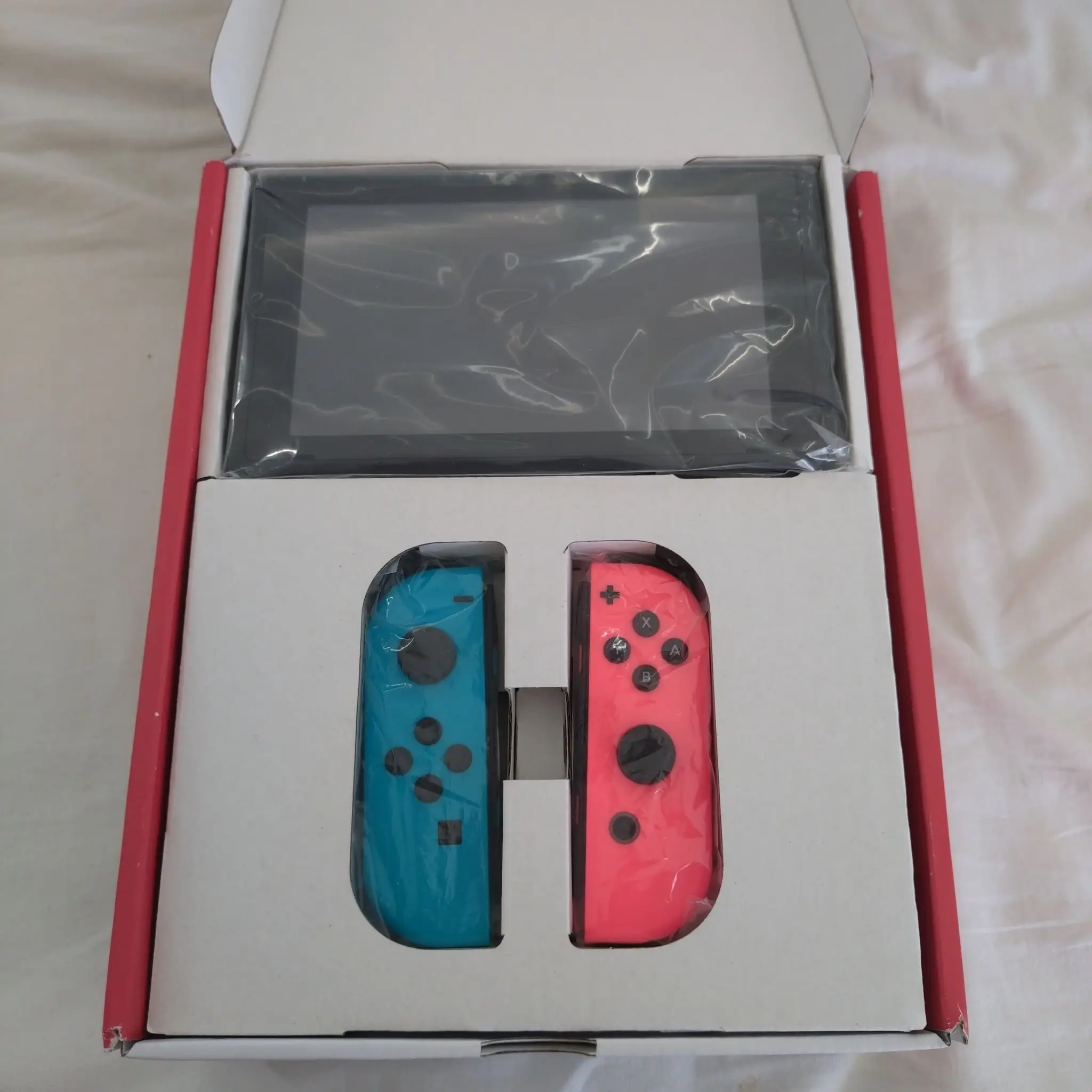 Dell Nintendo Switch med Neonröda och Neonblå Joy-Cons