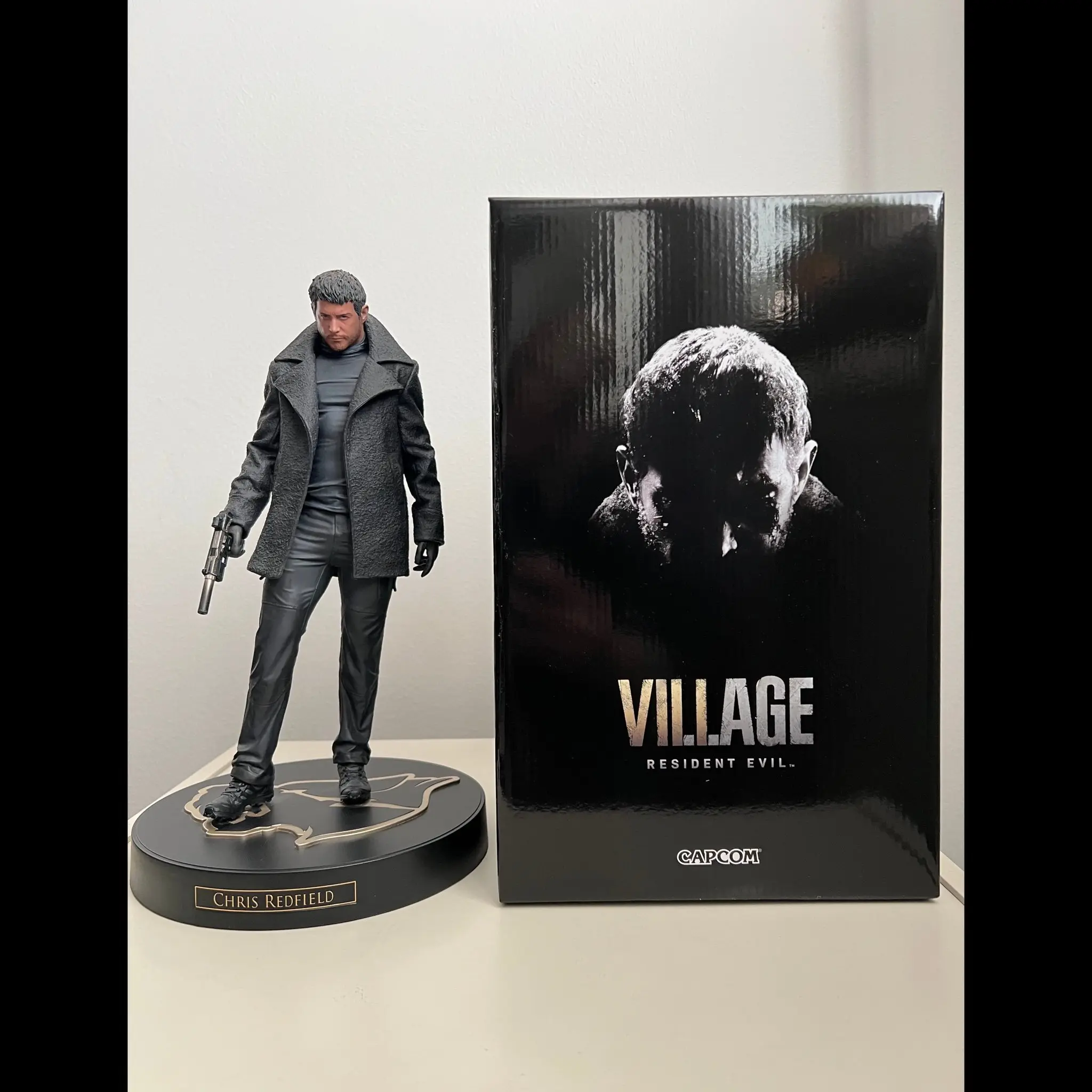 Microsoft Resident Evil Village - Collector’s Edition - BARA STATY + LÅDA - Xbox - Capcom
