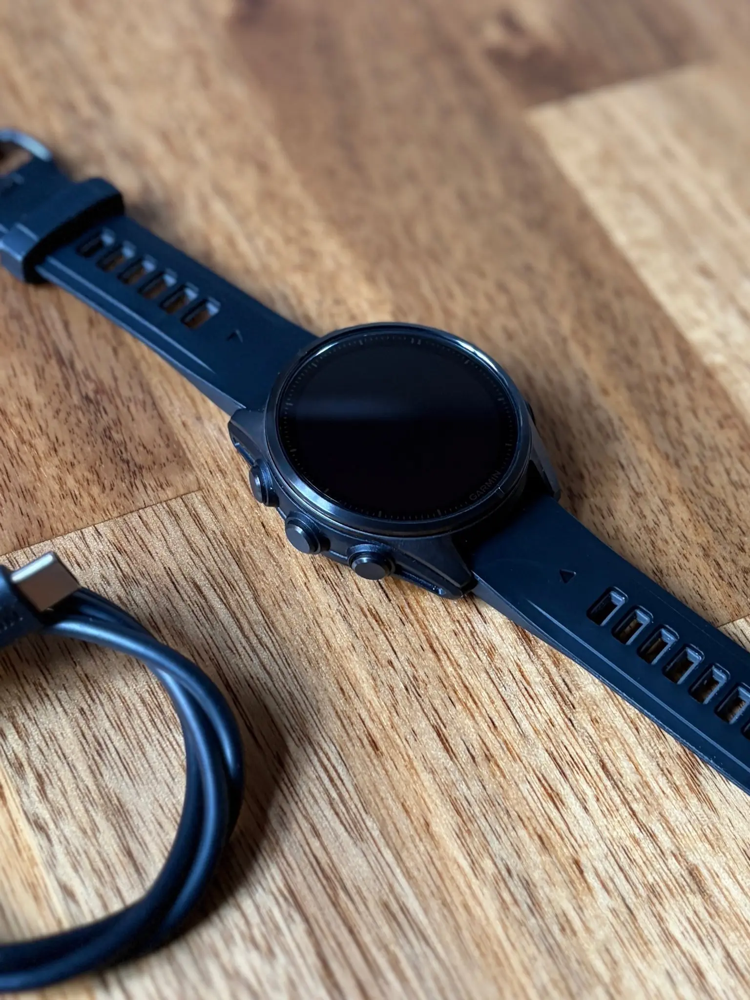 Dell Garmin Fenix 8 AMOLED Sapphire 43 mm – mycket fint skick